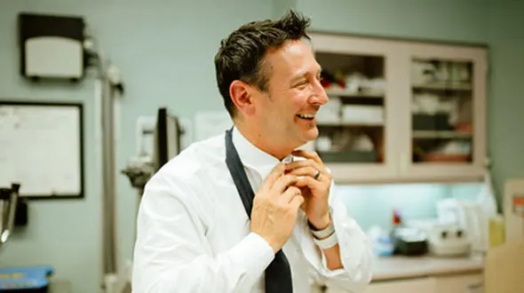 حادثه عجیبی که روز عروسی بر سر داماد آمد +عکس