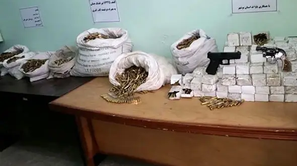 کشف باند خانوادگی خرید و فروش سلاح جنگی درگناوه +عکس