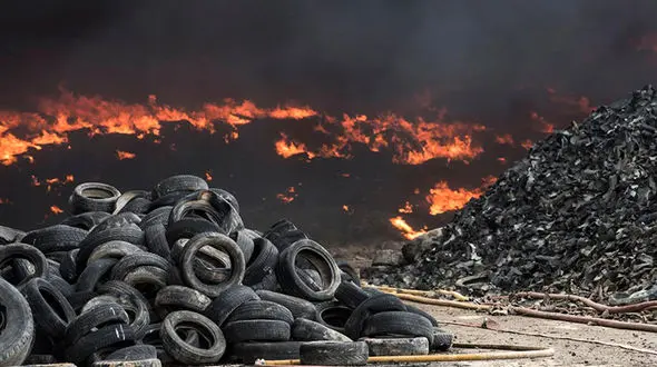 آتش زدن لاستیک 9 هزار نفر را بی خانمان کرد + عکس