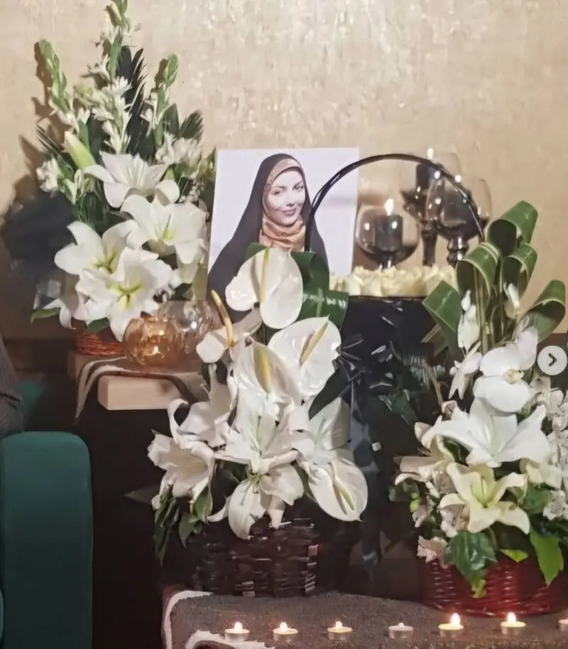 عکس ها / نگاهی به چیدمان خانه آزاده نامداری که اجل امانش را برید/ از آخرین سفره هفت سین و کیک تولدش تا میز عزای خانم مجری محبوب با ترمه و شمع سیاه و مبلمان با منظره چشم نواز برج اعیانی