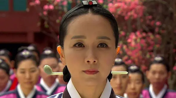 تغییر چهرۀ «بانو بونگ» (سریال دونگ‌یی) در 53 سالگی+عکس