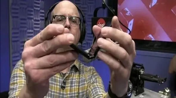 موبایل تاشوی موتورلا فقط یک سال عمر می کند