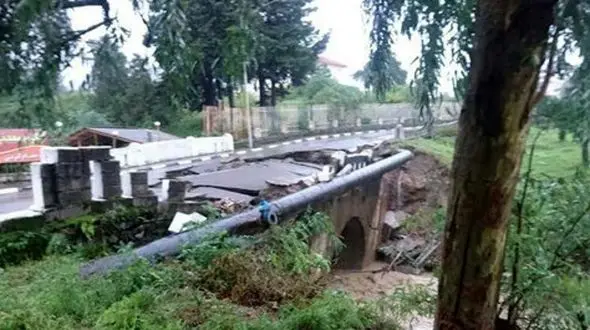 پل میراثی جاده هتل رامسر فرو ریخت + عکس