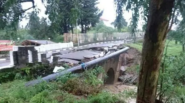 پل میراثی جاده هتل رامسر فرو ریخت + عکس