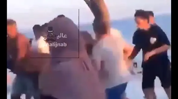 کتک خوردن مرد فیلمبردار از زنان در ساحل دریا ! + فیلم  در ترکیه