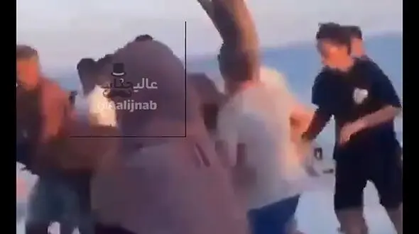 کتک خوردن مرد فیلمبردار از زنان در ساحل دریا ! + فیلم  در ترکیه