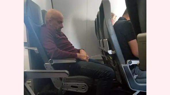 کثافتکاری مرد مسافر داخل هواپیما مسافربری + عکس