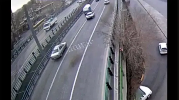 فیلم وحشتناک از سقوط یک پراید از پل اتوبان چمران اصفهان / ببینید