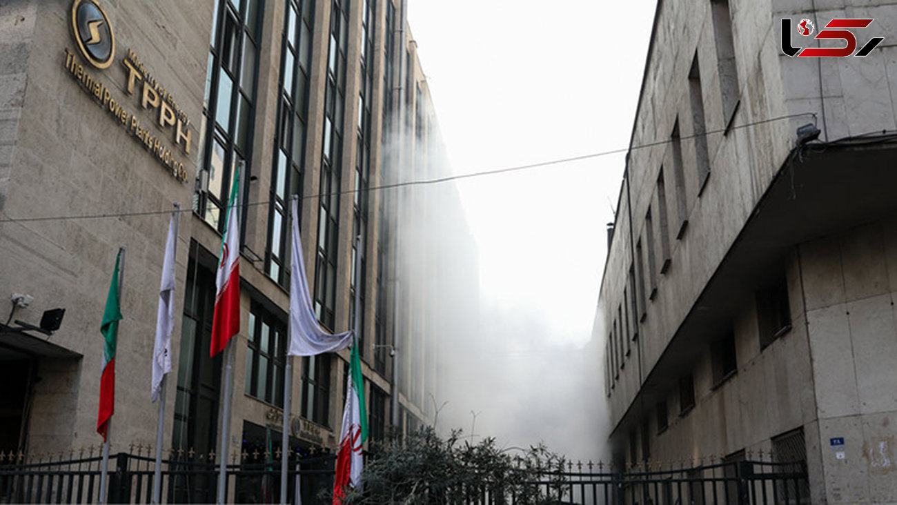  اولین تصاویر از ورود آتش نشانان به کانون آتش سوزی در ساختمان وزارت نیرو در دمای 250 درجه  +فیلم