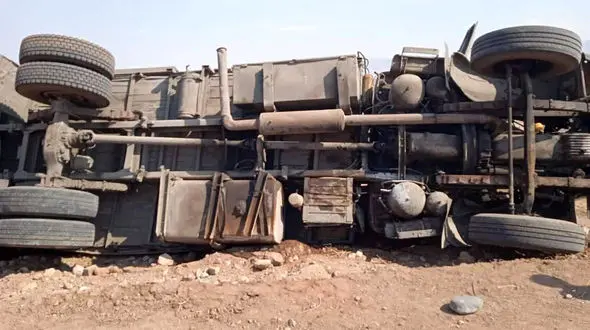 واژگونی یک دستگاه تریلی در محور خوی_ مرند با ۳ مصدوم