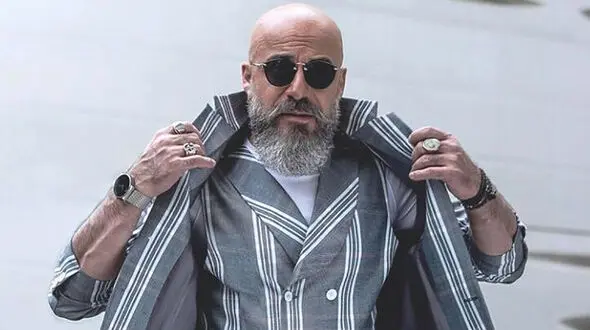 شباهت عجیب امیر آقایی به پدرش 