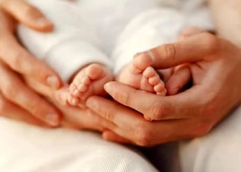 عکس / تولد حیرت انگیز  دختر عجیب الخلقه با 4 پا !