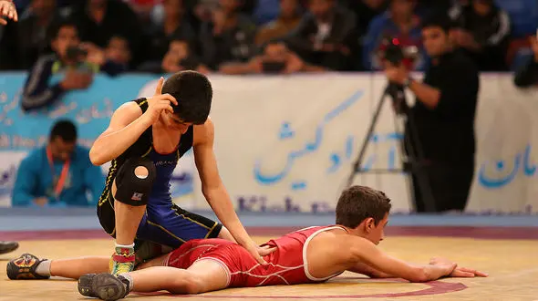 درخشش کشتی گیران لرستانی در رقابت‌های کشتی آزاد نوجوانان قهرمانی کشور / کسب یک طلا و دو برنز در پنج وزن نخست