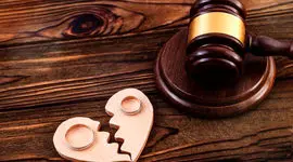 مرد مستاصل : رفتم خانه دیدم سارا نیست جهیزیه اش را هم برده بود / یک زن دخترکم را بچه طلاق کرد