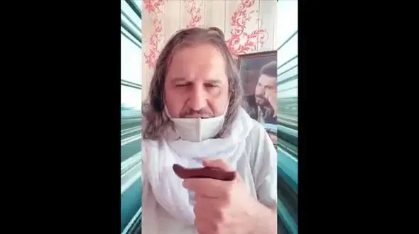 انتقاد عمو فردوس از حذف عکس دختران و نام خودش + فیلم