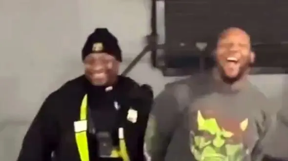 فیلم بازداشت مرد خلافکار به دست برادر دو قلویش / خوشحالی متهم را ببینید