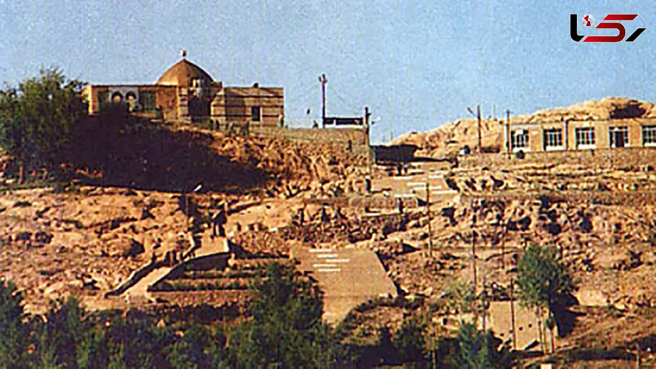 عکس متفاوت از سنگ قبر امامزاده حمزه‌علی بلداجی