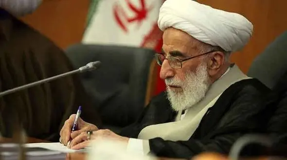 واکنش آیت الله جنتی به تحریم خود توسط آمریکا: ترامپ خر است ما چه ضرری از این تحریم می کنیم؟ + فیلم