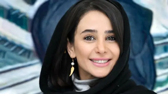 اورسایز با رنگ‌های خنثی؛ استایل جدید الناز حبیبی از حاشیه امن خارج نشد!