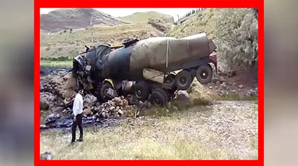 سقوط تریلر حمل قیر درجلفا / صبح امروز 2 تن کشته شدند + عکس