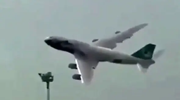 مهارت خلبان در پرواز ارتفاع کم با بوئینگ 747 + فیلم