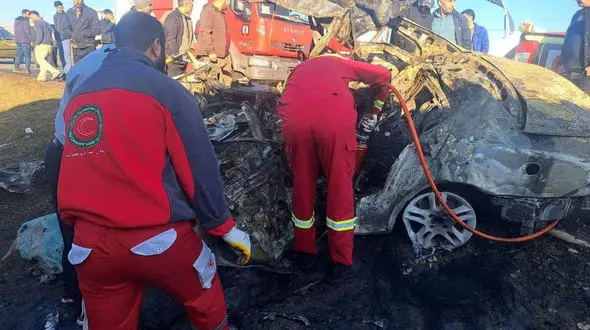 2 عکس وحشتناک از تصادف مرگبار سمند با تریلی / خودرو قابل شناسایی نیست!