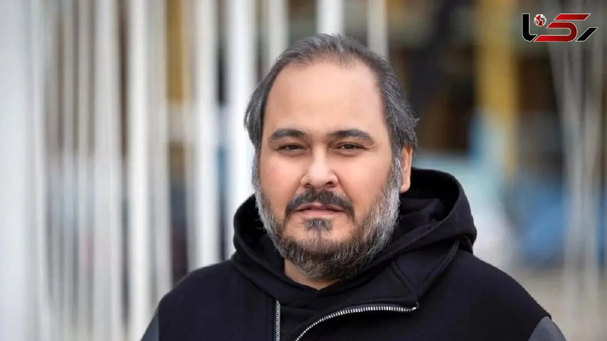 تصویری از بنر ترحیم زنده یاد رضا داوود نژاد/ رفتی ز دیده و داغت به دل ماست هنوز