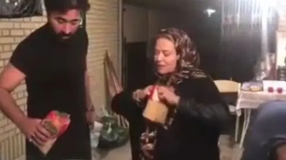 فیلم لحظه دعای عجیب بهاره رهنما هنگام درست کردن نذری / همسرش او را همراهی کرد + عکس