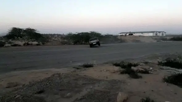 فیلم لحظه چپ کردن پژو هنگام دریفت / در چابهار رخ داد 
