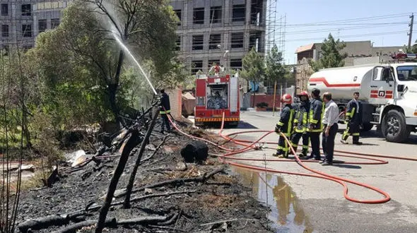  آتش‌سوزی در باغ سمیه قم 