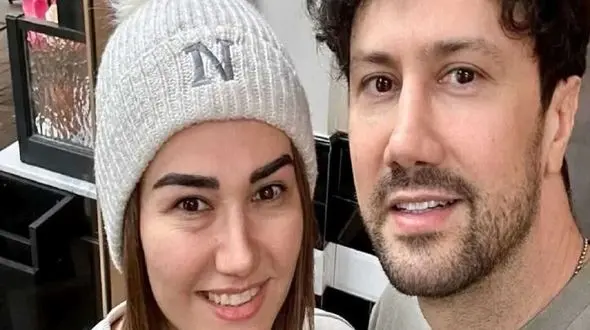 عکس/ قاب زیبای خانوادگی نیلوفر استخری در کنار پدر و مادرش و شوهر کچل و بانمکش/ تصویر زیبایی که شادی بر لبان مردم نشاند