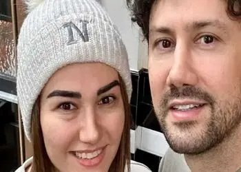 عکس/ قاب زیبای خانوادگی نیلوفر استخری در کنار پدر و مادرش و شوهر کچل و بانمکش/ تصویر زیبایی که شادی بر لبان مردم نشاند