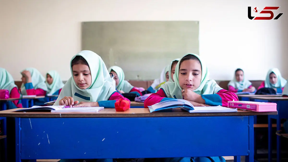 ۳۱ هزار کلاس ابتدایی با بیش از ۳۶ دانش‌آموز؛ فشردگی بی‌سابقه در مدارس ایران / ۴۰ درصد جمعیت کشور زیر خط فقر؛ معلمان با حقوق ۲۰ تا ۲۱ میلیونی در حاشیه معیشت