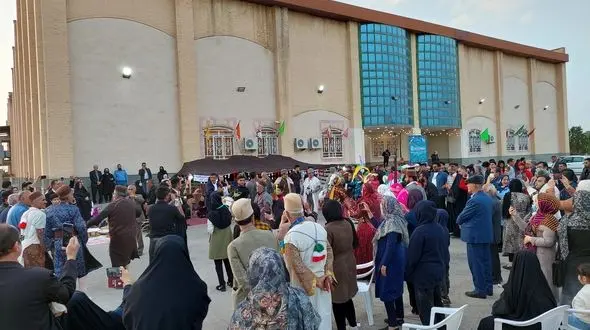 استقبال بی سابقه از جشنواره اقوام و نمایشگاه صنایع دستی در امیدیه + عکس