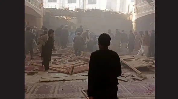 ۵۶ کشته و دهها زخمی در انفجار تروریستی در پیشاور پاکستان+ فیلم