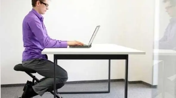 بهترین حالت نشستن پشت میز