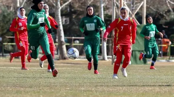نقش آفرینی مادر و دختر در بازی تیم ملی + فیلم و عکس
