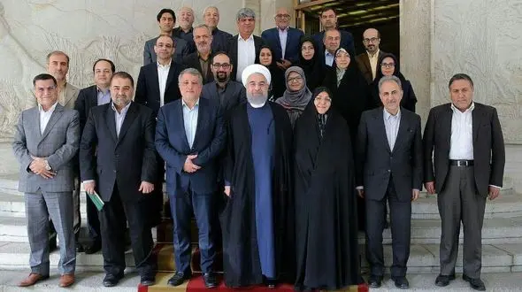 عکس دسته جمعی اعضای شورای شهر تهران با رییس جمهور در دیدار امروز 