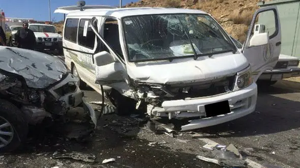 برخورد صبحگاهی ون با گاردریل در جاده بندر امام ره 9 مصدوم بر جای گذاشت