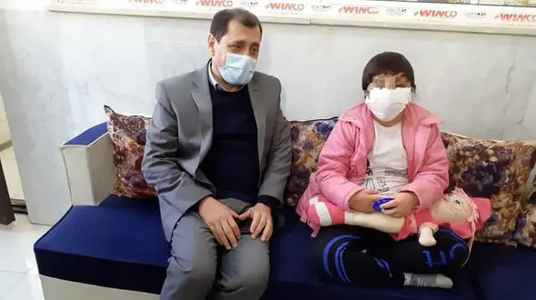 اولین عکس از کودک شکنجه شده توسط ناپدری در تاکستان + جزئیات