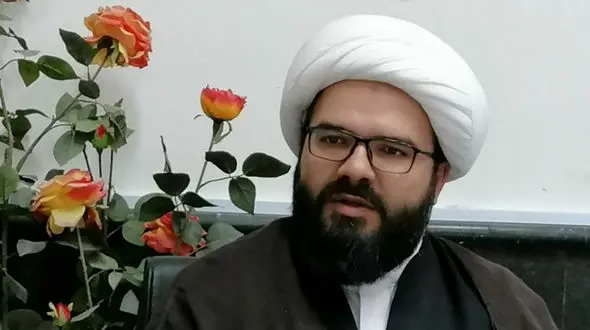 ۴۰ نفر از جوانان معترض مرا با مشت و لگد زدند! / بعضی از این رفتار حق ماست و باید سیلی بخوریم