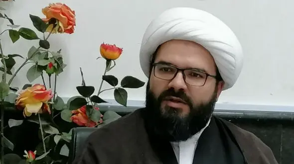 ۴۰ نفر از جوانان معترض مرا با مشت و لگد زدند! / بعضی از این رفتار حق ماست و باید سیلی بخوریم