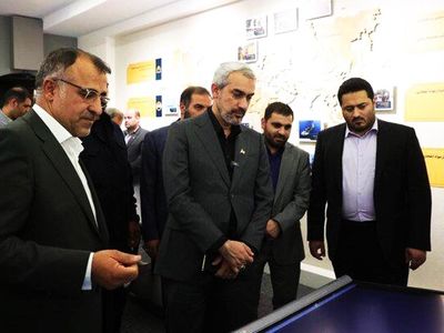 مبارزه با پولشویی پشت شیشه نمایشگاه؟ آقای وزیر اقتصاد، فساد بیرون از سالن در جریان است!