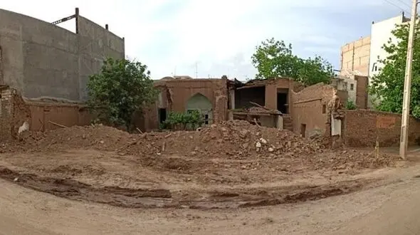 اتفاقی تلخ / خانه استاد حمید سبزواری پدر شعر انقلاب تخریب شد + عکس