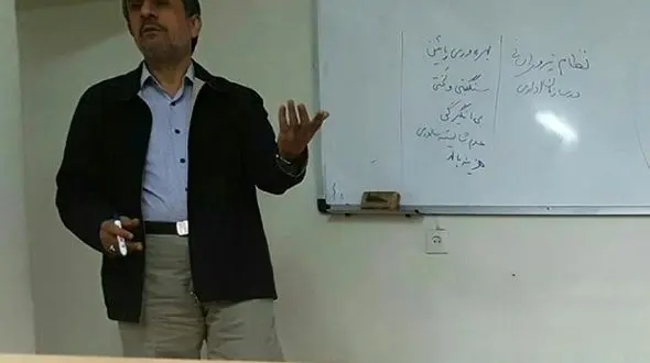 محمود احمدی نژاد در حال تدریس در دانشگاه + عکس