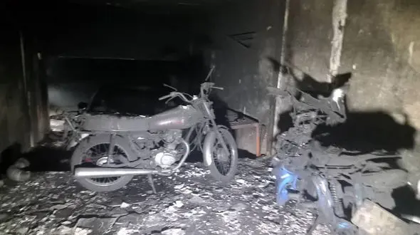 آتش‌سوزی در ساختمان مسکونی میدان امام حسین علیه السلام / نجات 19 مرد و زن از دل آتش و  دود