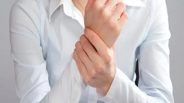 چرا به آرتروز مچ دست مبتلا می شوید؟/قبل از عمل جراحی بخوانید