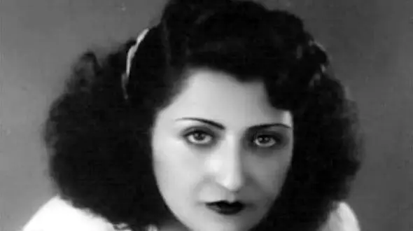 عکس سفر در ایام  / «همسر چهارم رضاخان در دوران اقامت در جزیره موریس» / سال 1320