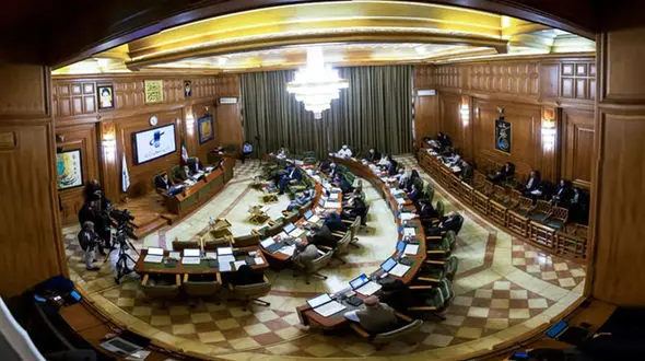 تذکر به شهردار منطقه ۱۴ درباره ساختمان رهاشده در محله پیروزی