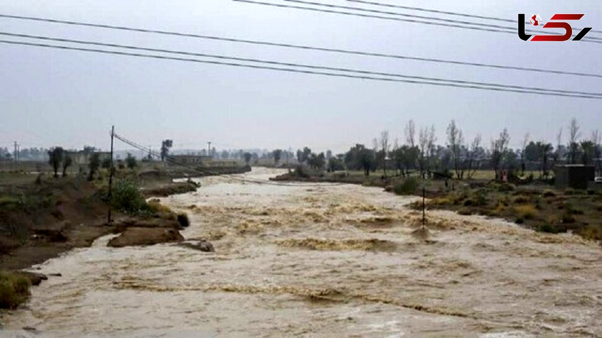 سیل در جیرفت ۳ جاده روستایی را مسدود کرد